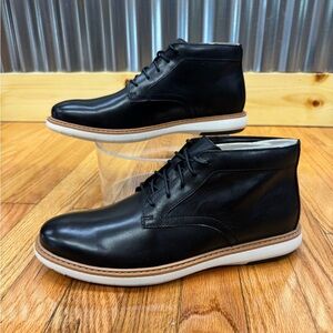 Clarks Men’s Black and White Leather Chukka Boots with Cushioned Sole